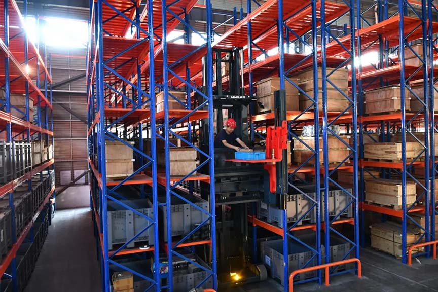very narrow aisle forklift