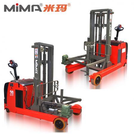 Đứng trên xe nâng nghiêng 2 tấn