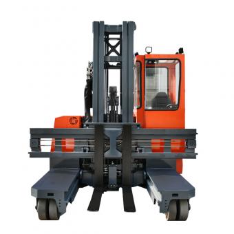 xe nâng tiếp cận đa hướng