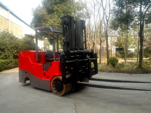 Xe nâng điện đối trọng lớn nhất tại Trung Quốc